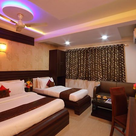 Hotel Railway Inn Тхане Экстерьер фото