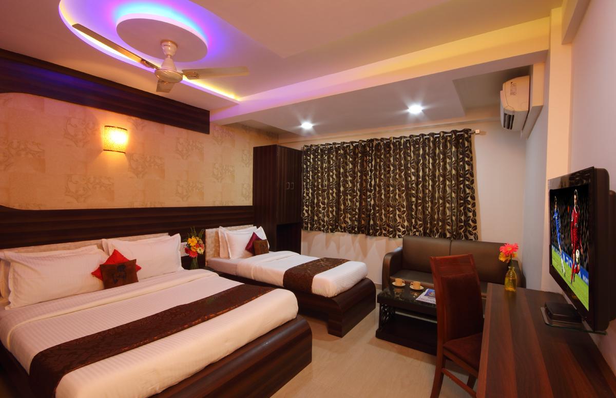 Hotel Railway Inn Тхане Экстерьер фото