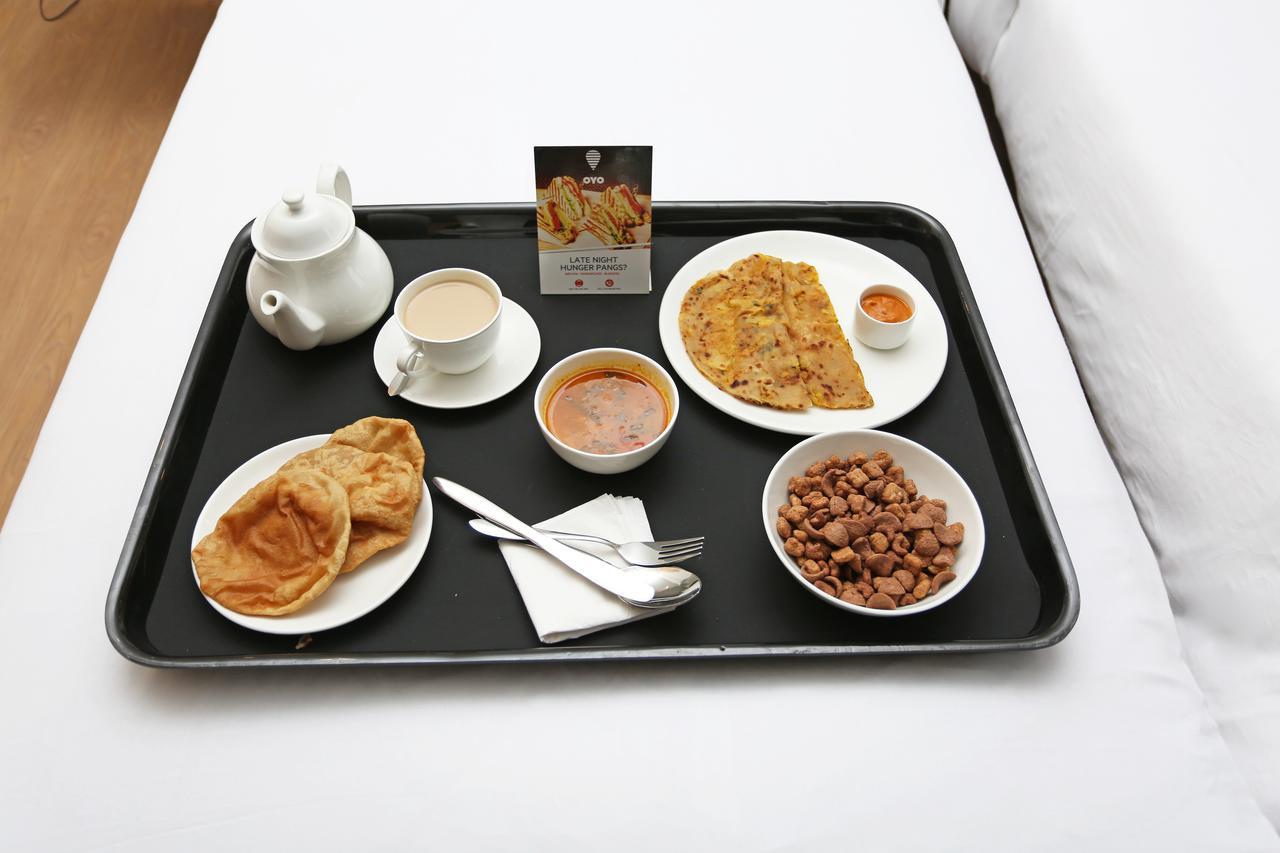 Hotel Railway Inn Тхане Экстерьер фото